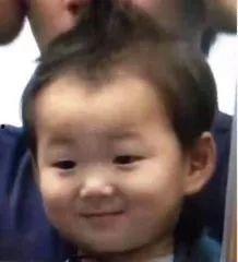 萌娃图片吃瓜,萌态十足，萌化人心