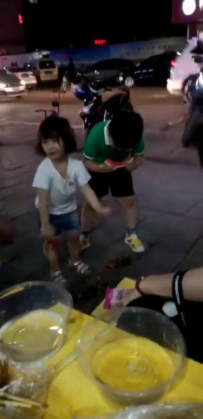 吃瓜看兄妹打架,兄妹间的家庭纷争