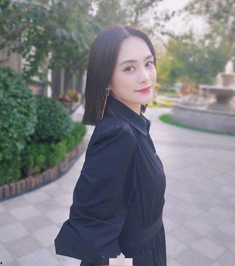 阿娇抱怨吃瓜吃的好累,吃瓜群众不易，追星之路心酸