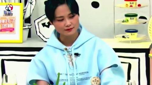 阿姨吃瓜视频,揭秘日常生活中的欢乐瞬间