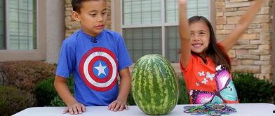 辛苦爸妈种瓜吃瓜,爸妈种瓜，我们吃瓜的幸福时光