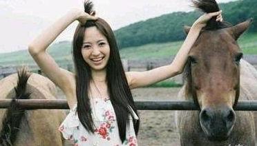 吃瓜学妹殷郊,揭秘校园里的“瓜田”趣事