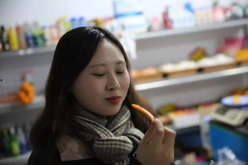 吃瓜学妹殷郊,揭秘校园里的“瓜田”趣事